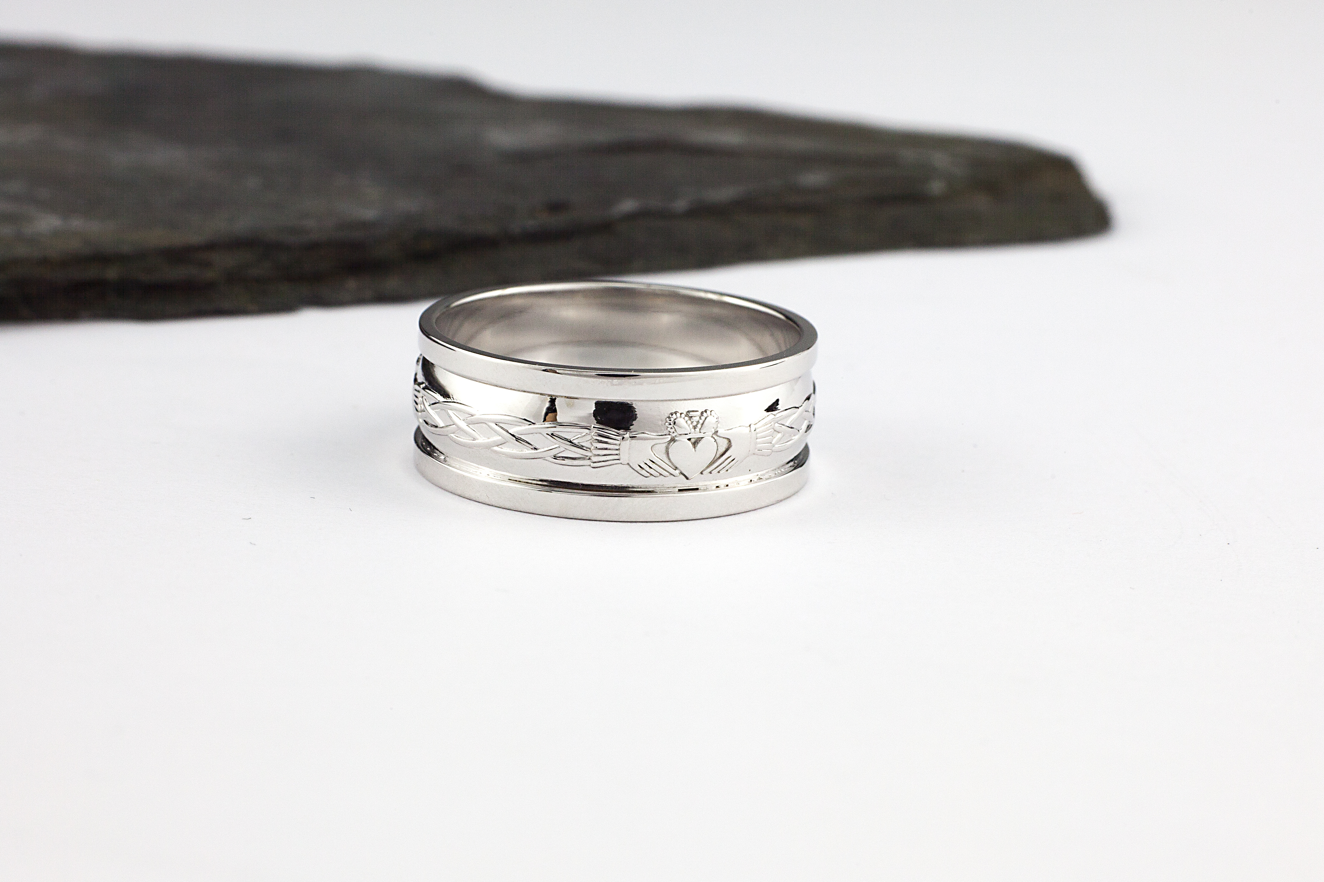 10k White Gold Celtic Knot Claddagh Ring With January Birthstone Garnet (Size 4.75)